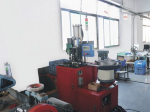 自动冲孔倒角攻牙机